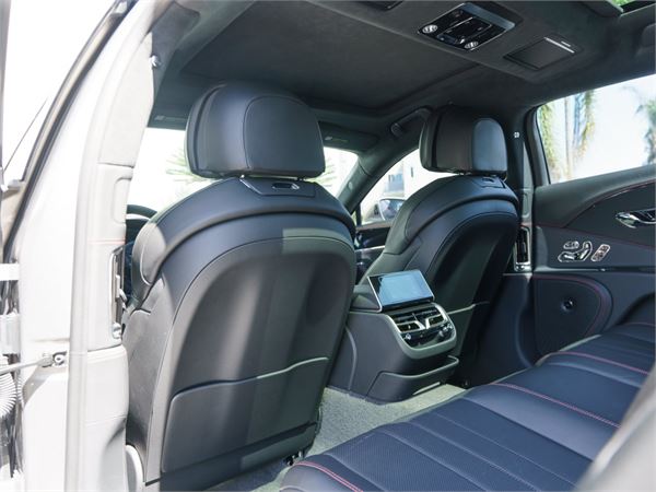 2026 Bentley Flying Spur V8 in Pale Brodgar - interior photo 24