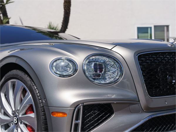 2026 Bentley Flying Spur V8 in Pale Brodgar - exterior photo 7
