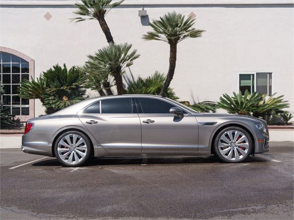2026 Bentley Flying Spur V8 in Pale Brodgar - exterior photo 4