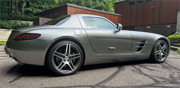 2012 Mercedes-Benz SLS AMG in Iridium Silver Metallic - exterior photo 18