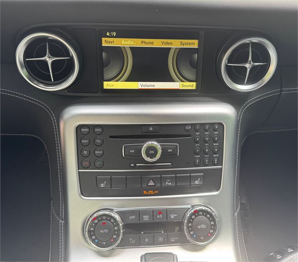 2012 Mercedes-Benz SLS AMG in Iridium Silver Metallic - interior photo 11