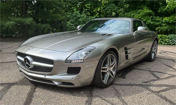 2012 Mercedes-Benz SLS AMG in Iridium Silver Metallic - general photo 2