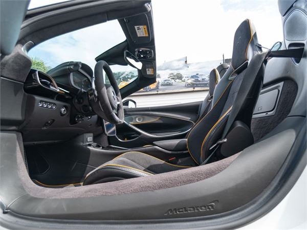 2025 McLaren Artura in Silica White - interior photo 18