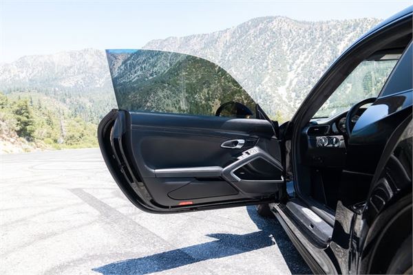 2015 Porsche 911 Turbo in Black - interior photo 21