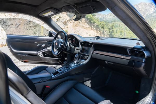 2015 Porsche 911 Turbo in Black - interior photo 11