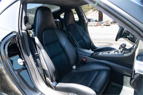 2015 Porsche 911 Turbo in Black - interior photo 12