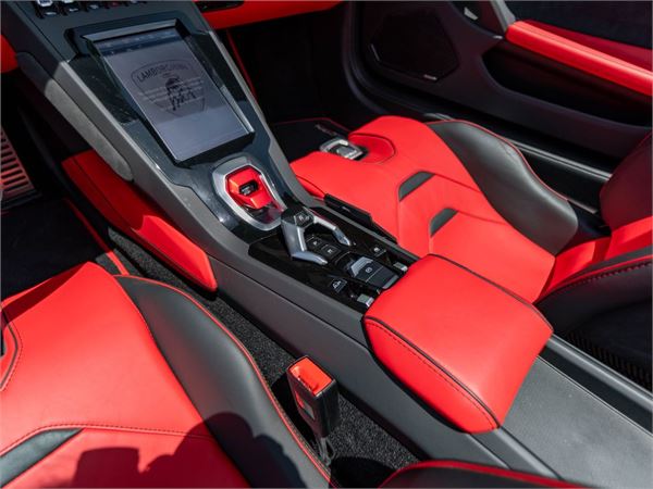 2024 Lamborghini Huracan EVO in Bianco Icarus Metallic - interior photo 24