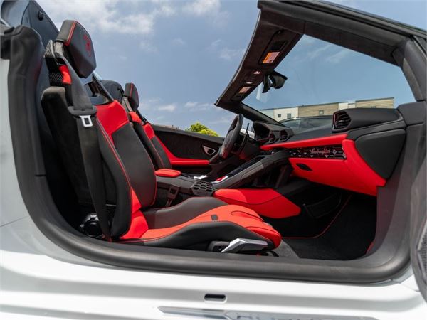 2024 Lamborghini Huracan EVO in Bianco Icarus Metallic - interior photo 17