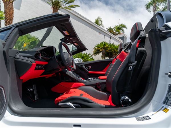 2024 Lamborghini Huracan EVO in Bianco Icarus Metallic - interior photo 16