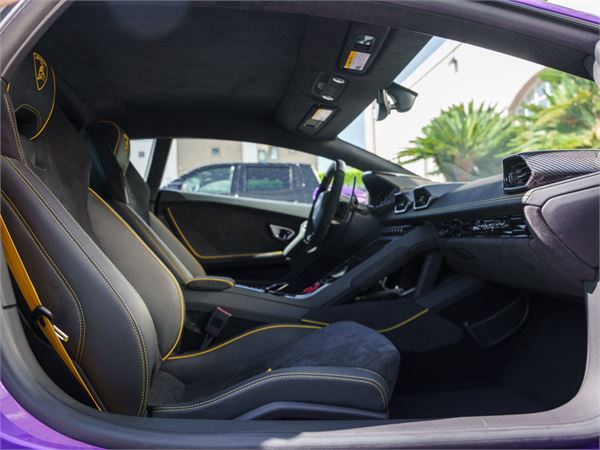 2023 Lamborghini Huracan EVO in Viola Pasifae Metallic - interior photo 18