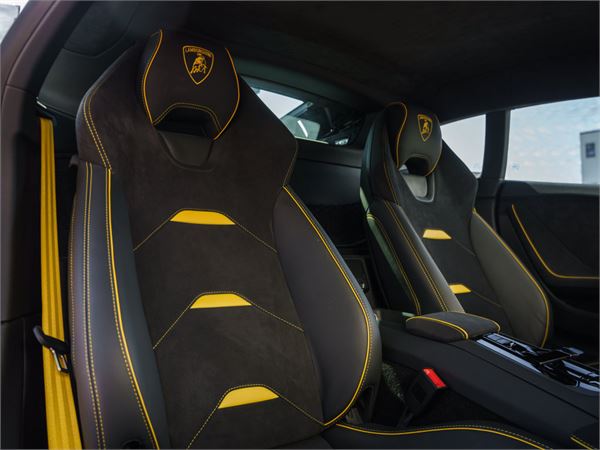 2023 Lamborghini Huracan EVO in Viola Pasifae Metallic - interior photo 24