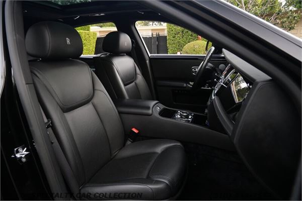 2015 Rolls-Royce Ghost in Diamond Black - interior photo 17