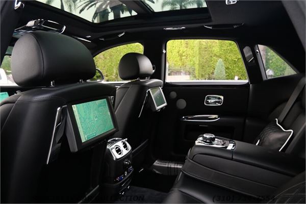 2015 Rolls-Royce Ghost in Diamond Black - interior photo 20