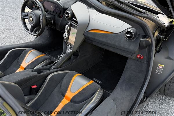 2019 McLaren 720S in Storm Grey - interior photo 24