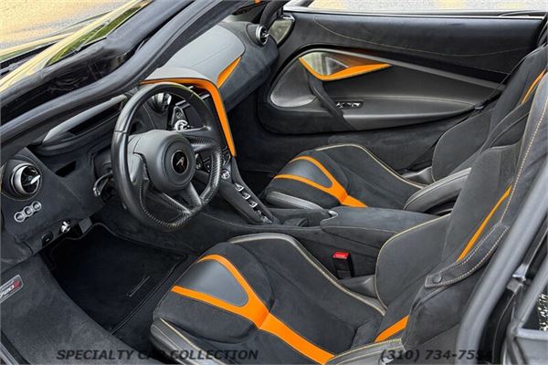 2019 McLaren 720S in Storm Grey - interior photo 19