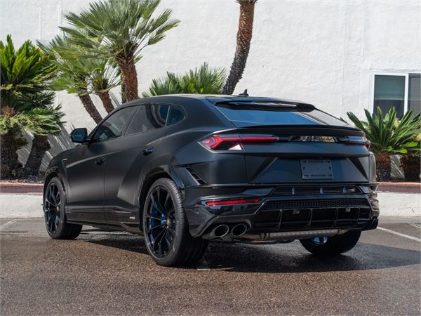 2024 Lamborghini Urus S in Nero Noctis Metallic - exterior photo 17
