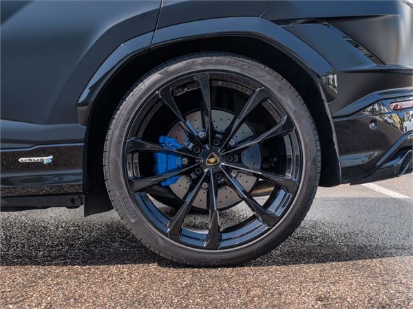 2024 Lamborghini Urus S in Nero Noctis Metallic - exterior photo 13
