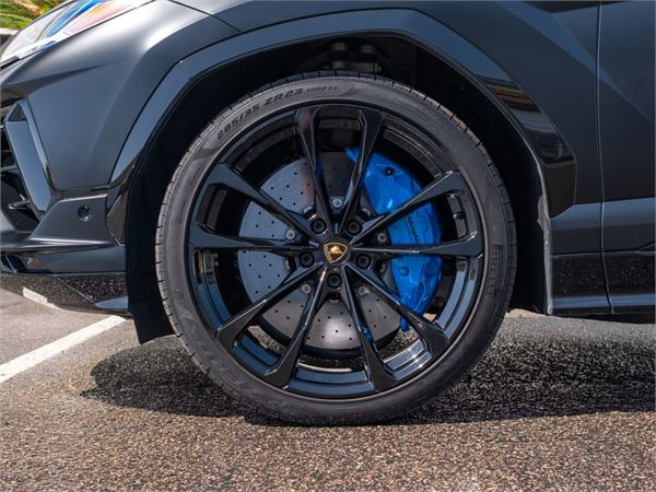 2024 Lamborghini Urus S in Nero Noctis Metallic - exterior photo 10