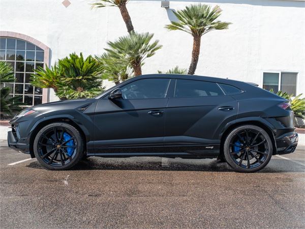 2024 Lamborghini Urus S in Nero Noctis Metallic - exterior photo 3