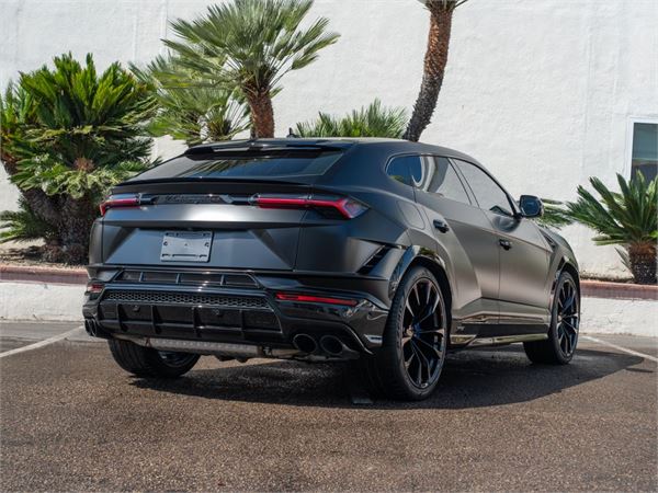 2024 Lamborghini Urus S in Nero Noctis Metallic - exterior photo 4