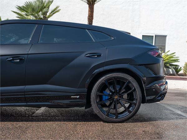 2024 Lamborghini Urus S in Nero Noctis Metallic - exterior photo 12