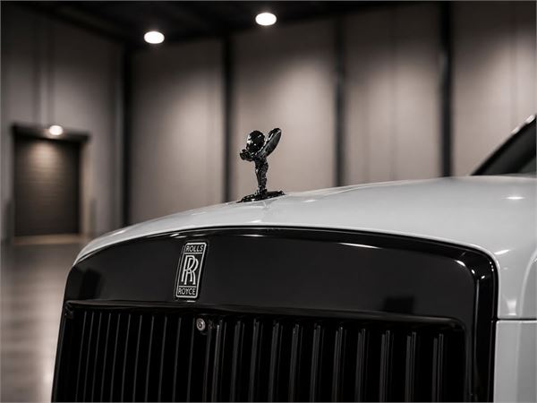 2023 Rolls-Royce Cullinan in Selby Grey - detail photo 11