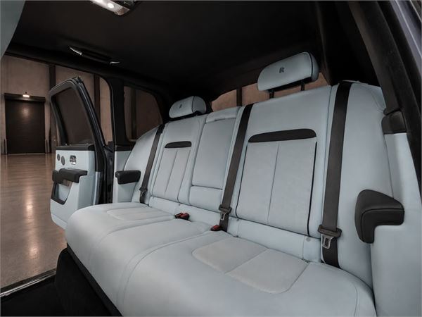 2023 Rolls-Royce Cullinan in Selby Grey - interior photo 10