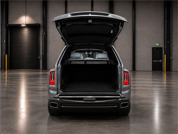 2023 Rolls-Royce Cullinan in Selby Grey - detail photo 12