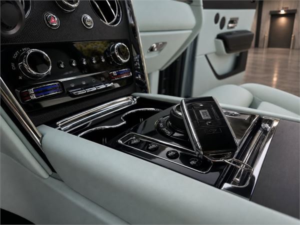 2023 Rolls-Royce Cullinan in Selby Grey - interior photo 7