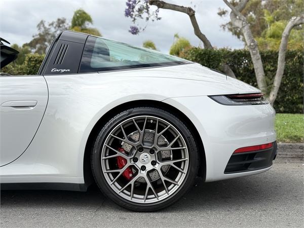 2021 Porsche 911 Targa 4S in Chalk - exterior photo 4