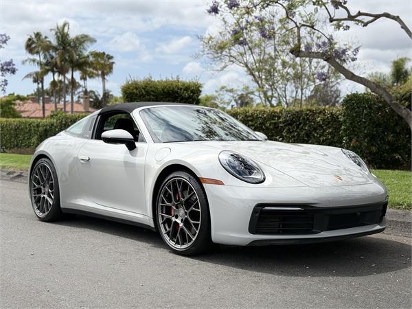 2021 Porsche 911 Targa 4S in Chalk - exterior photo 11