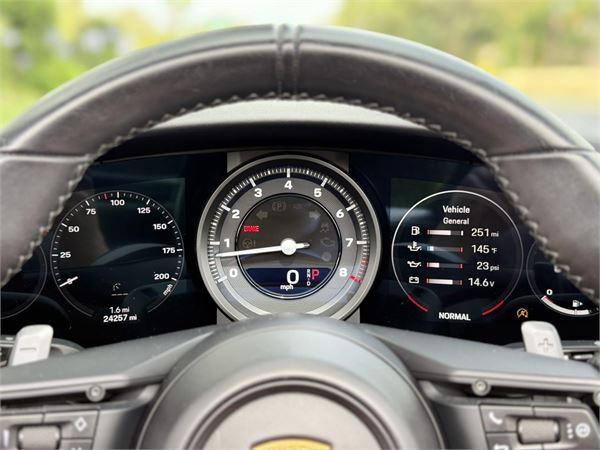 2021 Porsche 911 Targa 4S in Chalk - interior photo 21