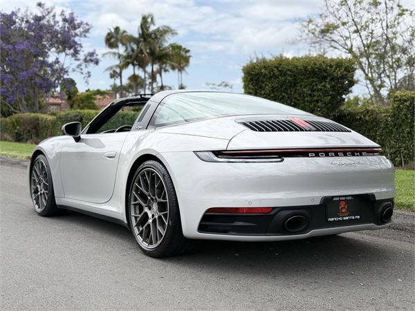 2021 Porsche 911 Targa 4S in Chalk - exterior photo 5