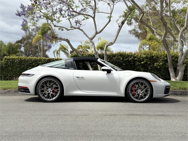 2021 Porsche 911 Targa 4S in Chalk - exterior photo 8