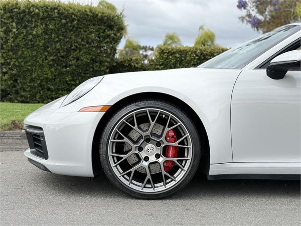 2021 Porsche 911 Targa 4S in Chalk - exterior photo 3