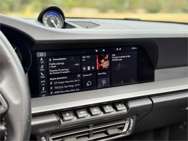 2021 Porsche 911 Targa 4S in Chalk - interior photo 22