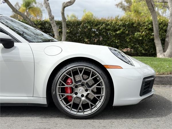 2021 Porsche 911 Targa 4S in Chalk - exterior photo 10