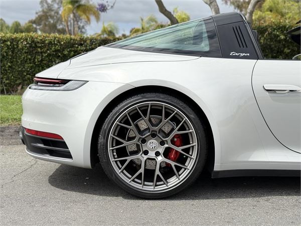 2021 Porsche 911 Targa 4S in Chalk - exterior photo 9