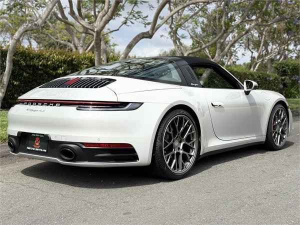 2021 Porsche 911 Targa 4S in Chalk - exterior photo 7