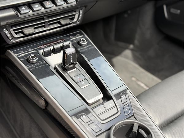 2021 Porsche 911 Targa 4S in Chalk - interior photo 23