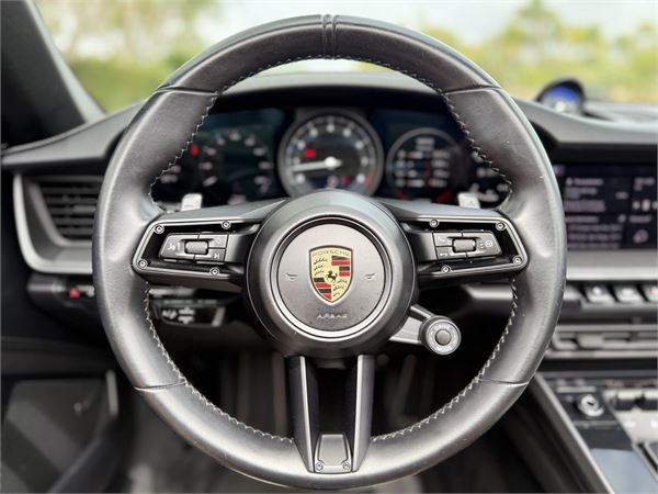 2021 Porsche 911 Targa 4S in Chalk - interior photo 20