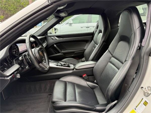 2021 Porsche 911 Targa 4S in Chalk - interior photo 19