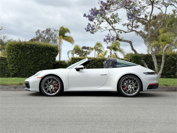 2021 Porsche 911 Targa 4S in Chalk - exterior photo 2