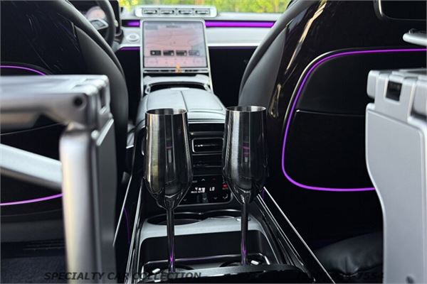 2022 Maybach S580 in Graphite Grey/Matt Black - interior photo 23