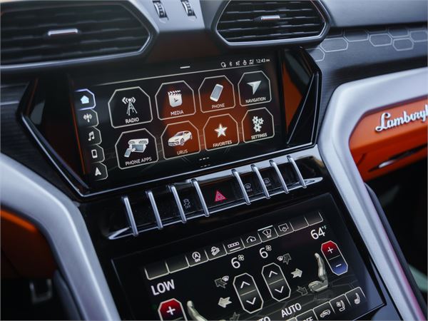 2022 Lamborghini Urus in Blue Astraeus Metallic - interior photo 19
