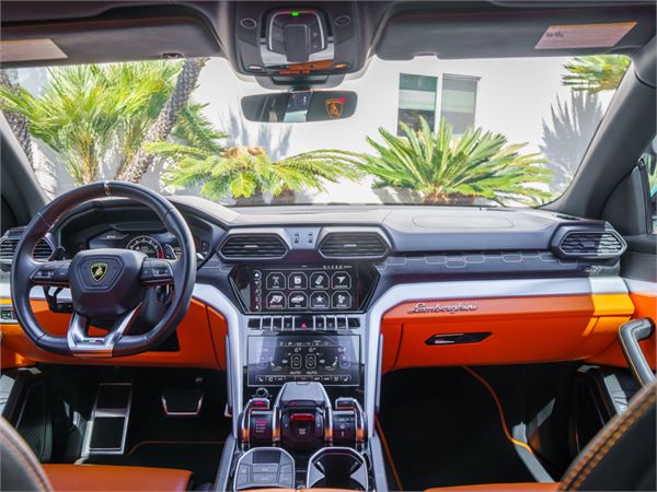 2022 Lamborghini Urus in Blue Astraeus Metallic - interior photo 16