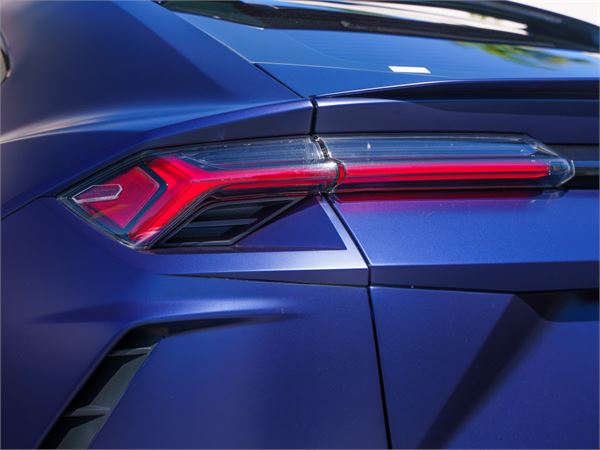 2022 Lamborghini Urus in Blue Astraeus Metallic - exterior photo 8