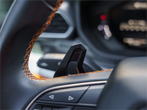 2022 Lamborghini Urus in Blue Astraeus Metallic - interior photo 21