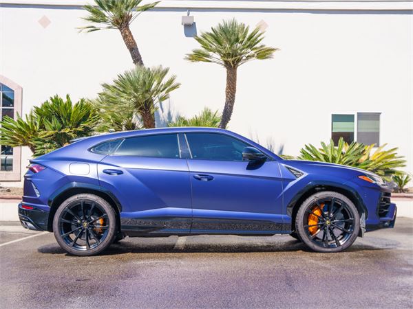 2022 Lamborghini Urus in Blue Astraeus Metallic - exterior photo 3