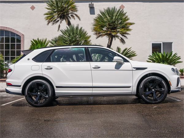 2025 Bentley Bentayga EWB in Glacier White - exterior photo 4